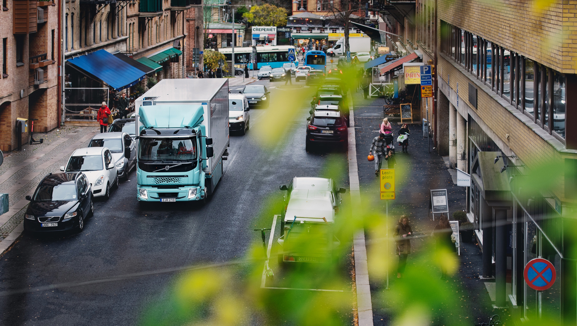 ICA Sverige inleder elektrifieringen av transporter med Volvo Lastvagnar