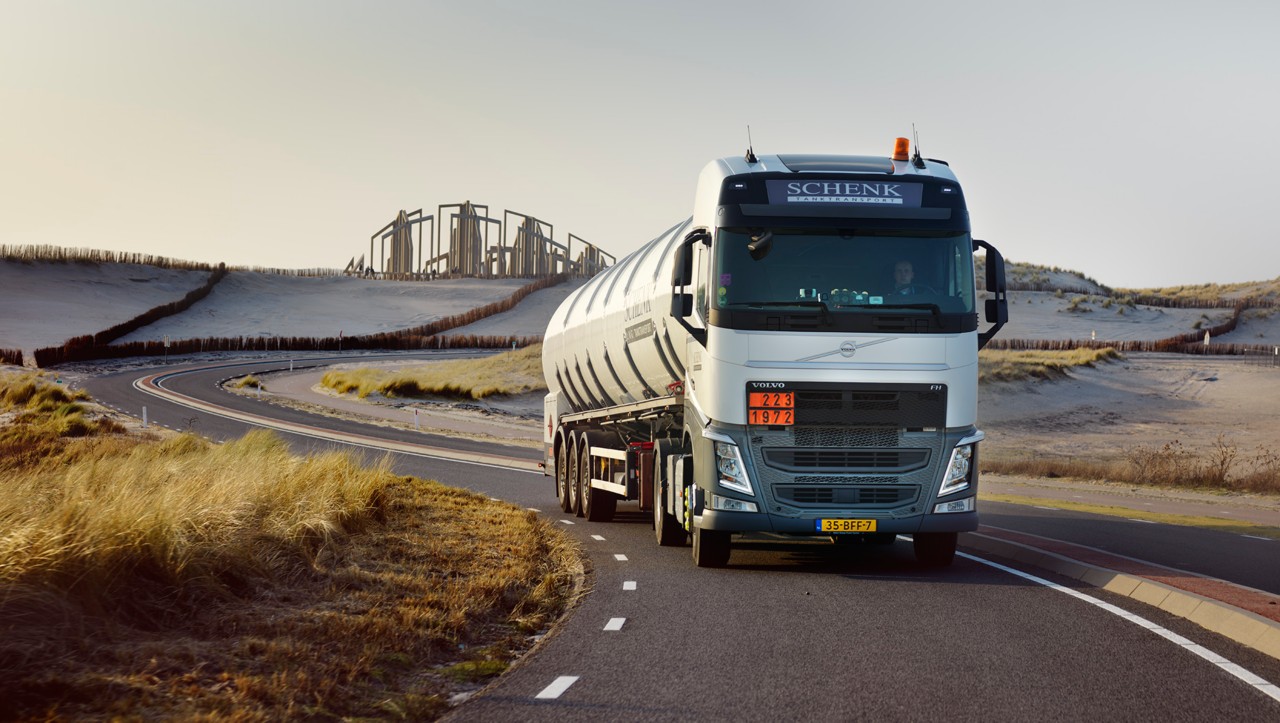 Schenk Tanktransports Volvo FH.